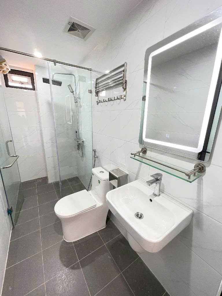 NHÀ ĐẸP TRUNG TÂM ĐỐNG ĐA - MẶT TIỀN RỘNG - THOÁNG SÁNG TRƯỚC SAU - KINH DOANH ĐỈNH